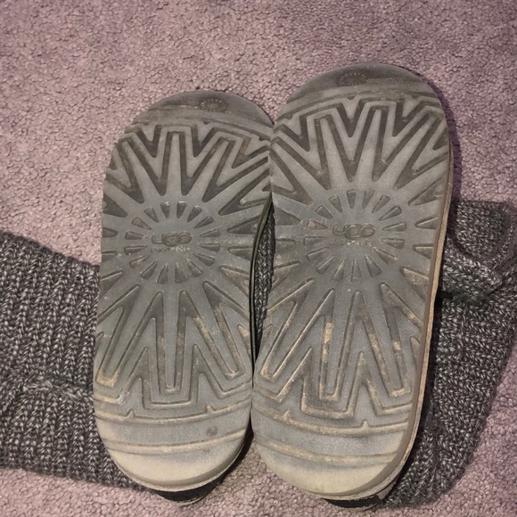 Gray uggs that can be rolled up or down - Picture 5 of 7